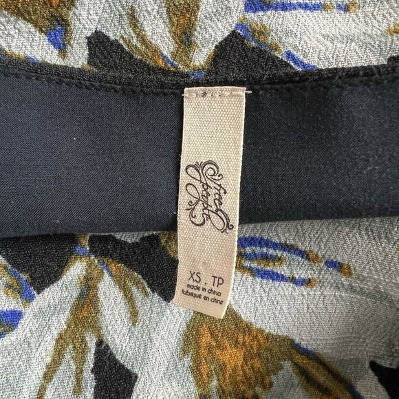 Free People Wanderer Mini Dress Gray Floral Cutout Long Bell Sleeve Lace Size XS - Picture 12 of 16